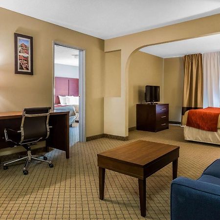 Comfort Inn & Suites Mishawaka-South Bend Buitenkant foto