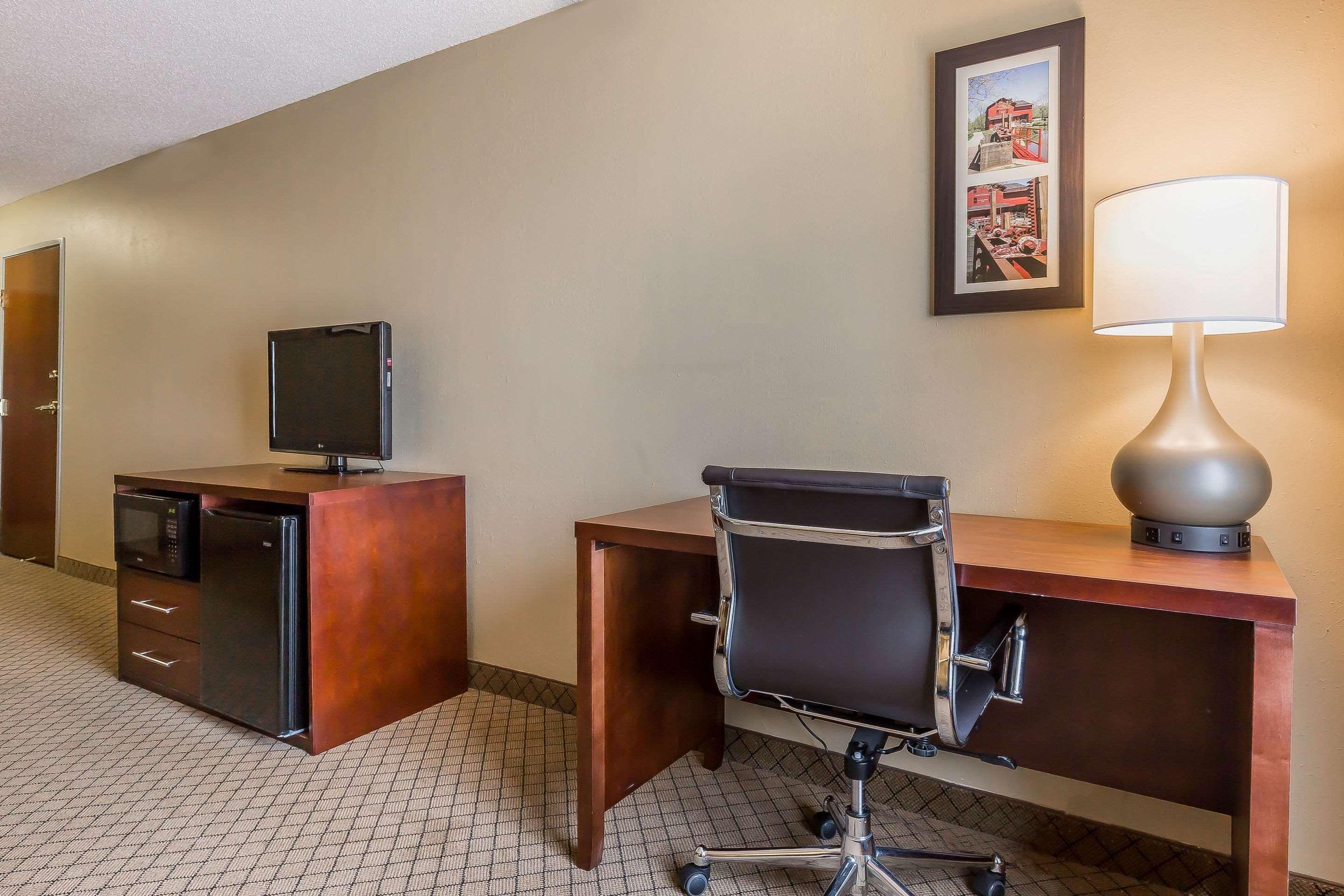 Comfort Inn & Suites Mishawaka-South Bend Buitenkant foto