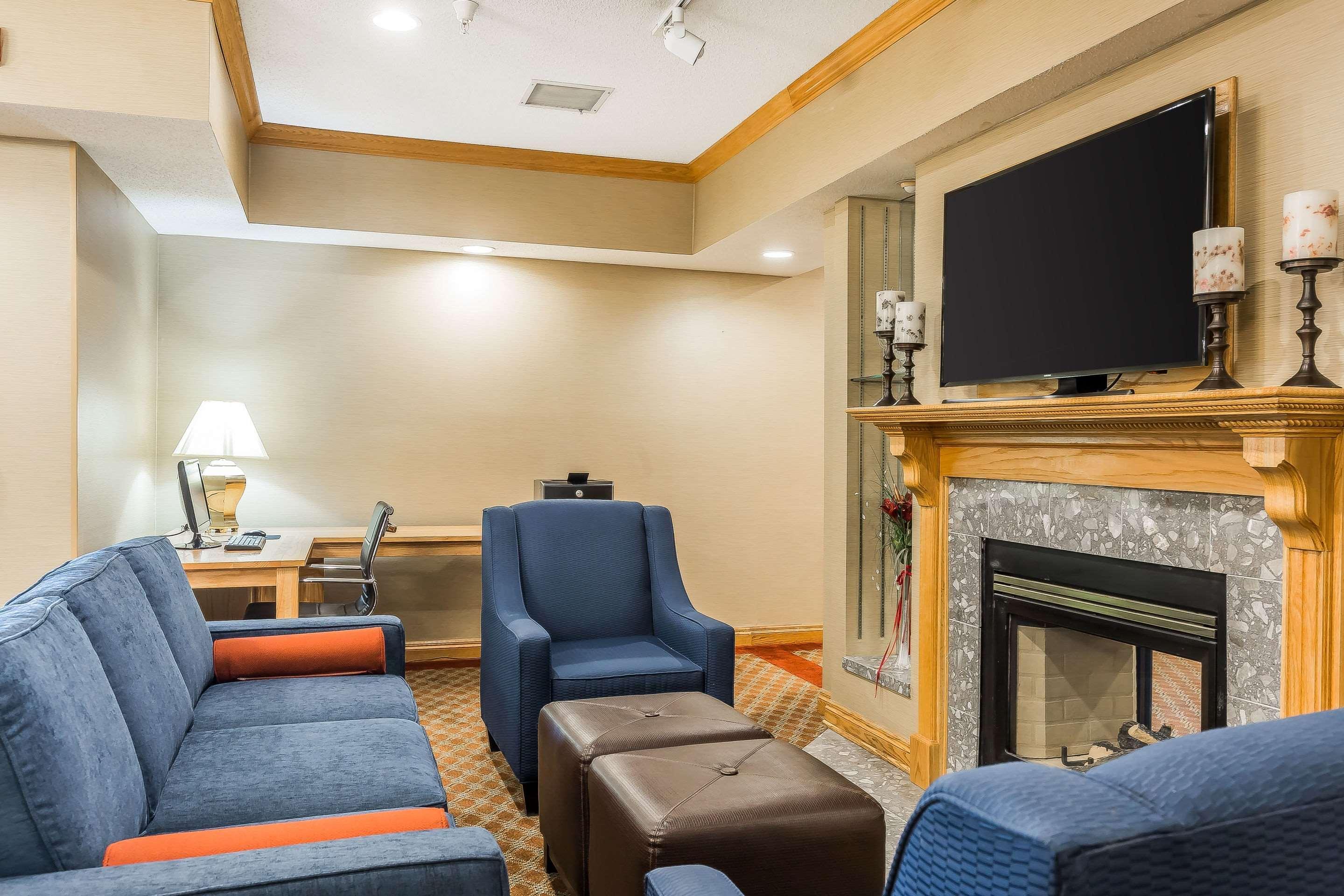 Comfort Inn & Suites Mishawaka-South Bend Buitenkant foto