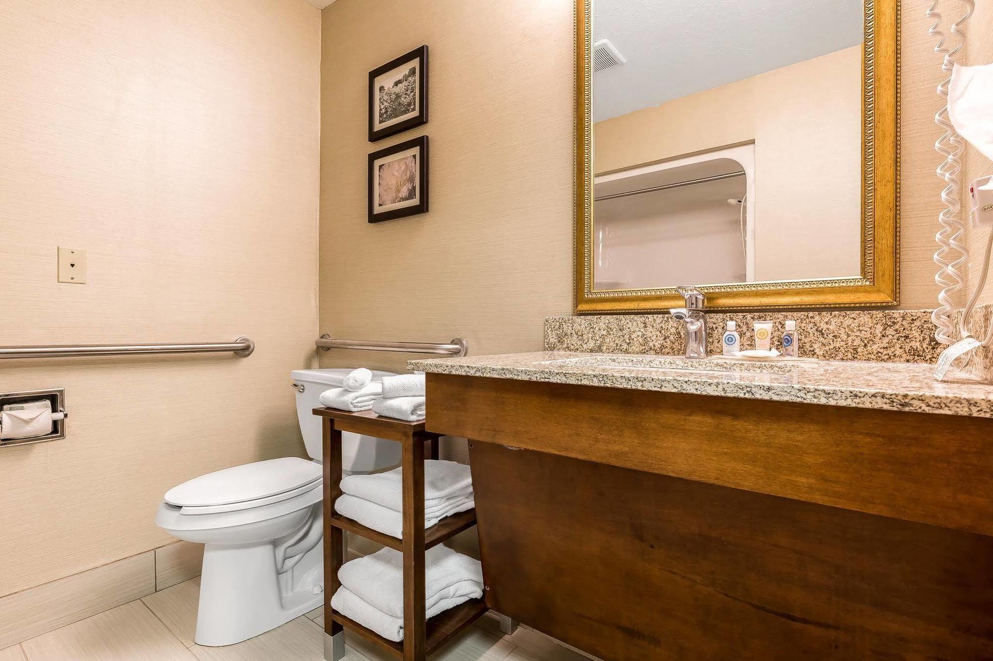 Comfort Inn & Suites Mishawaka-South Bend Buitenkant foto